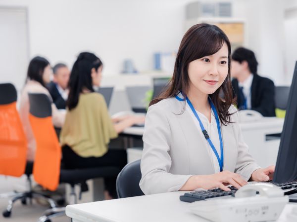 《正社員採用・シニア、ミドル歓迎・残業ほぼ無し》通関業務