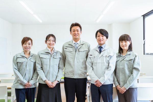 紹介予定（正社員）★輸出入貨物の輸送手配★活気のある職場
